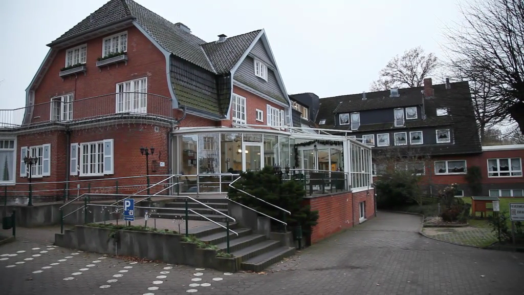 "Das Haus am Fasanenweg: Ihr Traumhaus in Ahrensburg entdecken!"